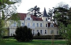 Pałac zbudowany w latach 1860/70, w stylu eklektycznym - powiększ